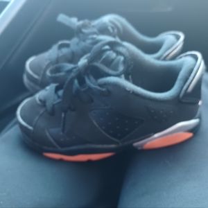Kids jordans size 9c